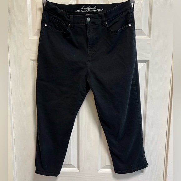 Gloria Vanderbilt Slimming Effect High Rise Capris Jeans - Picture 1 of 5